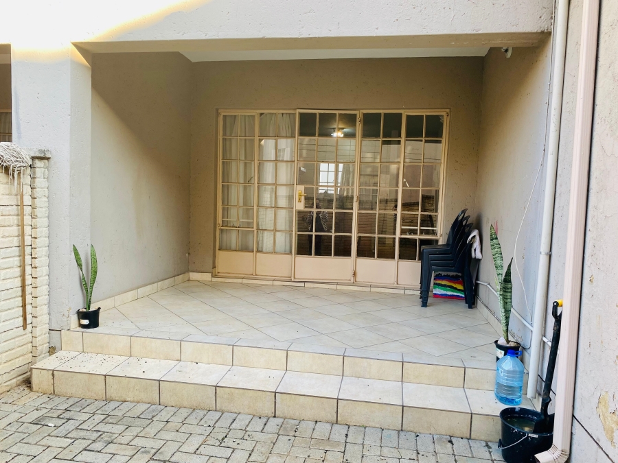 2 Bedroom Property for Sale in Waterval East North West